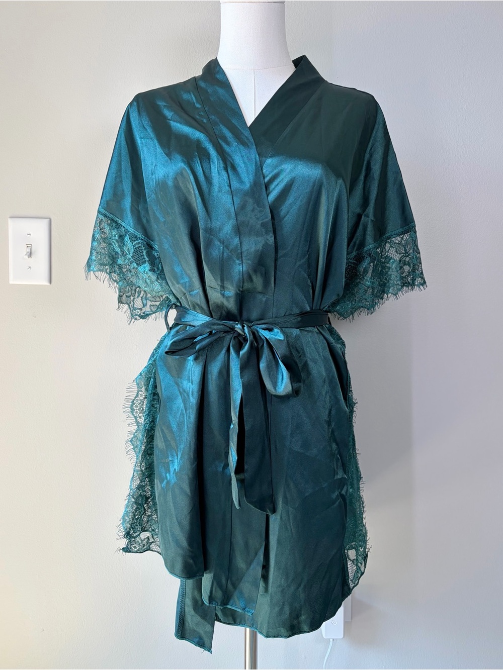 Avid Love Emerald Green Lace Trim Short Sleeve Satin Wrap Lingerie Robe Kimono